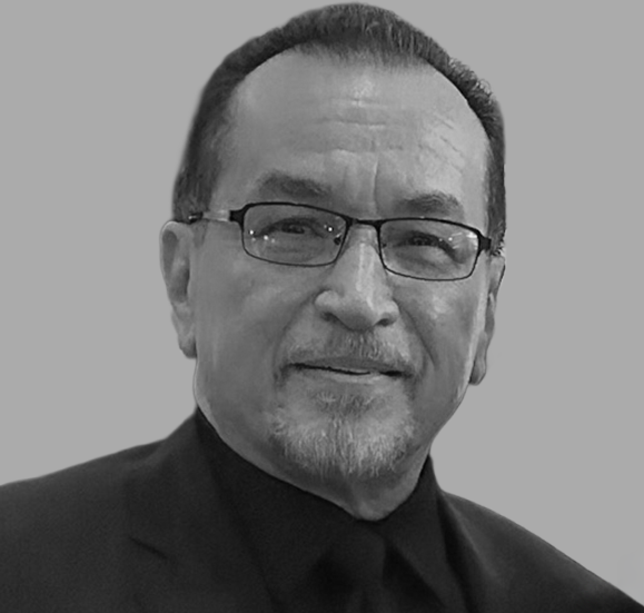 director-Jose Luis Orengo